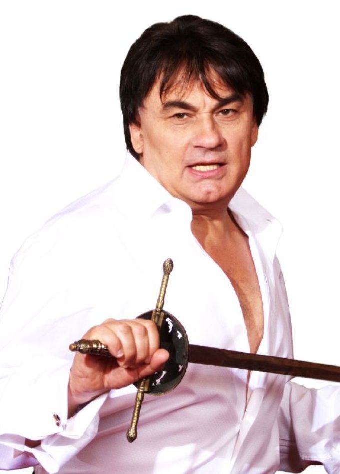 Александр Серов