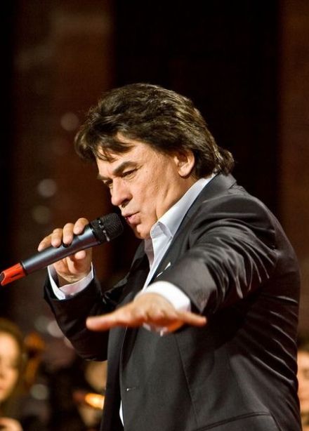 Александр Серов