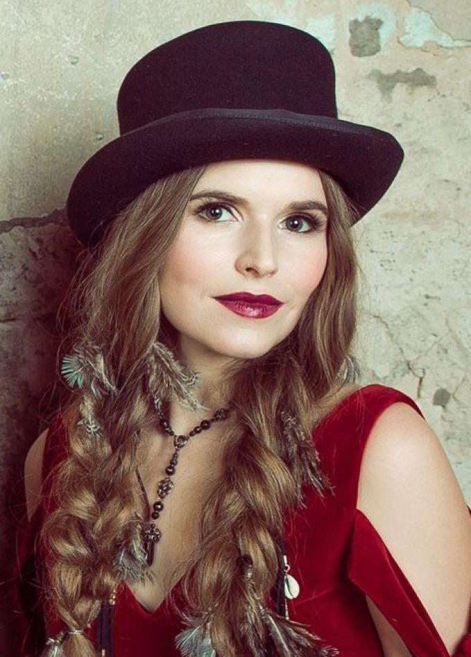 Евгения Рыбакова и группа «Обними Кита»