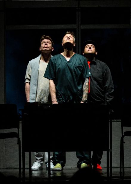 Спектакль «Доктор знает всё»